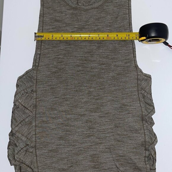 3 Lululemon tanks in XS (Size 4) in excellent condition - Picture 6 of 16